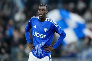 科莫官方：17歲前鋒迪奧右腳第五跖骨骨干出現(xiàn)骨裂，預(yù)計(jì)缺陣5周