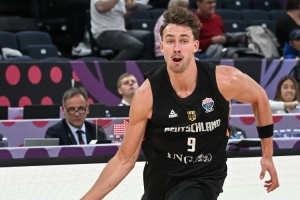 穩(wěn)定輸出！小瓦格納11中6&10罰8中輕松砍21分 正負(fù)值+21全場(chǎng)最高