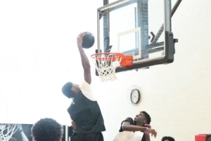 去你的籃球夢！亞歷山大訓練營上演精彩自拋自扣！