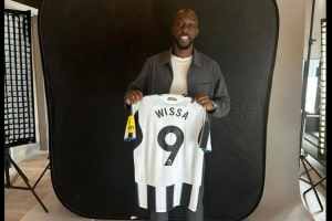 記者曬照：新援維薩將身披紐卡斯爾9號球衣，轉會費總價5500萬鎊