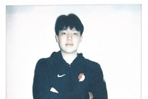 全員集結(jié)！開拓者曬球隊簽名明信片 利拉德領(lǐng)銜&楊瀚森中文簽名