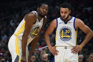 杜庫未來誰進(jìn)歷史前十？楊毅：現(xiàn)在他倆都進(jìn)不了 但關(guān)鍵球我選KD