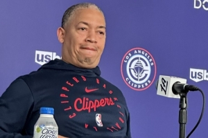 盧：讓哈登打那么久確實不公平但布克太強(qiáng)了 我&球隊需都做得更好