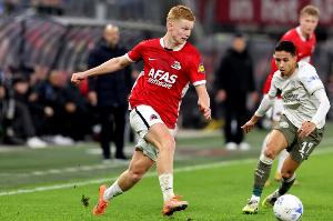 郵報(bào)：紐卡有意19歲阿爾克馬爾中場(chǎng)斯米特，轉(zhuǎn)會(huì)費(fèi)約2000萬(wàn)鎊