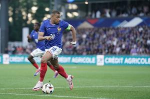 姆巴佩：C羅千球目標(biāo)不可思議，但我們要去嘗試因?yàn)樯闹挥幸淮? >
                                        </div>
                                    </div>
                                                                        <div   id=