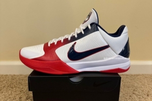 又一雙Kobe 5大學(xué)PE！康涅狄格大學(xué)專屬配色 鞋舌帶有哈士奇Logo