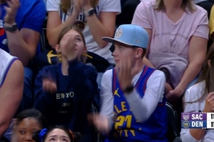 穆雷上籃不中約基奇單手補(bǔ)籃追至只有4分 國王叫出暫停