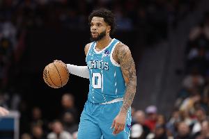 草草結(jié)束！黃蜂最后一攻 小橋接球趔趄倉皇出手絕平三分三不沾..