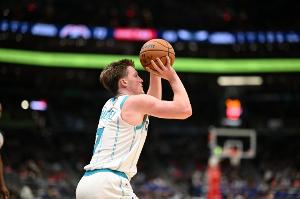 僅次于哈登&庫里！克尼佩爾本賽季第5次單場20+5三分 聯(lián)盟第3多