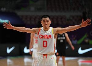 中國(guó)男籃首發(fā)：高詩(shī)巖、胡明軒、朱俊龍、曾凡博、周琦