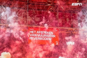 因球迷燃放煙火而取消！官方：阿賈克斯vs格羅寧根補(bǔ)賽將閉門(mén)舉行