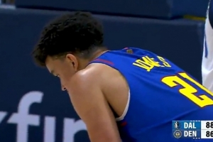 狀元又如何！斯潘塞·瓊斯中路突破 過掉弗拉格雙手暴扣！