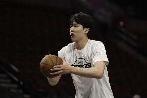 記者：末節(jié)楊瀚森體能明顯枯竭了 在G聯(lián)盟多打打找找感覺拉拉體能