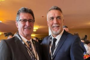 兩大阿根廷傳奇！巴蒂現(xiàn)場看世界杯抽簽和肯佩斯合影