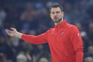 媒體人：神奇的五五開(kāi)拓者 又是經(jīng)典的關(guān)鍵時(shí)刻掉鏈子