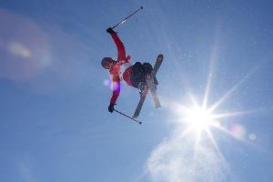 北青：谷愛凌奪冠背后是走出傷病陰影，她用高難度動(dòng)作征服賽場