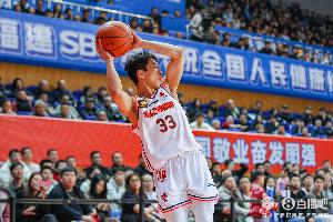 小將表現(xiàn)不錯！楊溢7中3拿到10分4板6助2斷 正負(fù)值+23