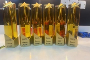 AL經(jīng)理愛笑曬俱樂部榮譽：感謝所有相遇！明年好好努力，繼續(xù)沖！