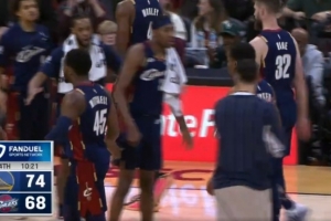 準備搞事？米切爾底角不講理三分打停勇士 分差僅剩6分