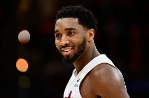 連珠炮！米切爾手感火熱三分再中 幫助騎士將分差追到3分