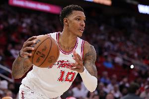 無力回天！小賈巴里·史密斯19中10拿到22分8板 三分7中2