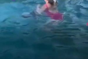 伊卡爾迪在巴黎時(shí)就綠綠…帕雷德斯抱著旺達(dá)來了個(gè)深水炸彈