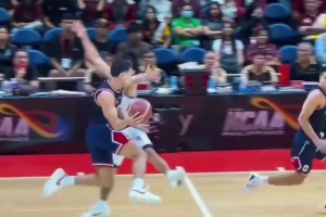 懂球的吧友看看，這球是不是走步了？